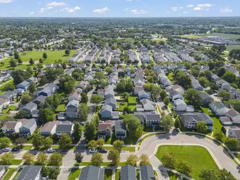 View/Area - 1010 Symphony Dr, Aurora, IL 60504 photo 5 of 12