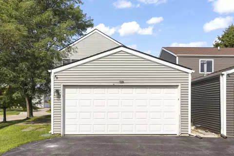 Exterior - 1010 Symphony Dr, Aurora, IL 60504 photo 4 of 4
