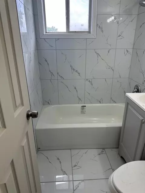 Bath - 16612 Oxford Dr, Markham, IL 60428 photo 2 of 4