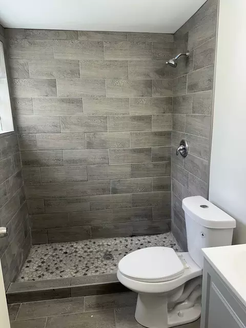 Bath - 16612 Oxford Dr, Markham, IL 60428 photo 4 of 4