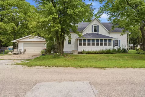201 4th St, New Boston, IL 61272