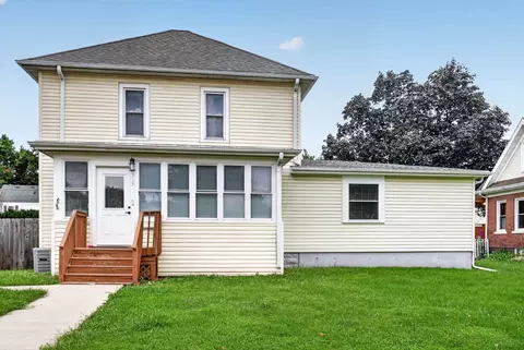 315 N 12th St, Rochelle, IL 61068