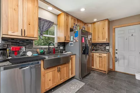 Kitchen - 30640 S Ashland Ave, Beecher, IL 60401 photo 5 of 7