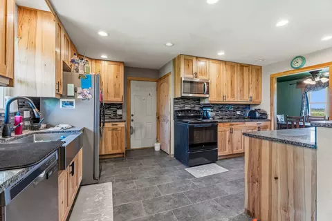 Kitchen - 30640 S Ashland Ave, Beecher, IL 60401 photo 6 of 7