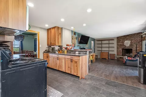 Kitchen - 30640 S Ashland Ave, Beecher, IL 60401 photo 7 of 7