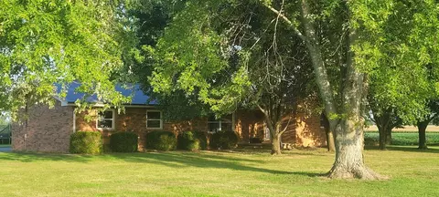 8340 N Cherryville Ln, Mount Vernon, IL 62864