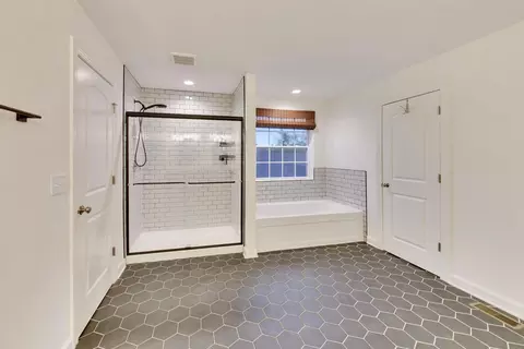 Bath - 25315 W Rock Dr, Plainfield, IL 60586 photo 3 of 4
