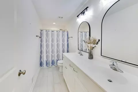Bath - 25315 W Rock Dr, Plainfield, IL 60586 photo 4 of 4