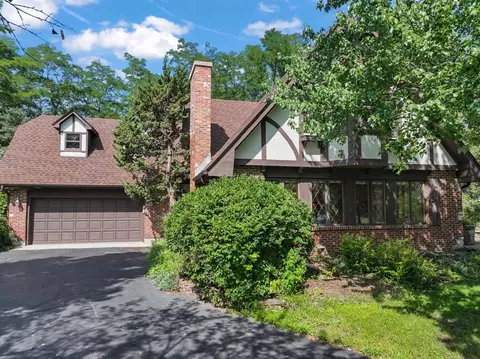4511 Hanover Dr, Crystal Lake, IL 60012