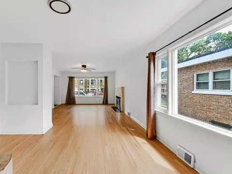 Living - 1749 E 71st Pl, Chicago, IL 60649 photo 2 of 2
