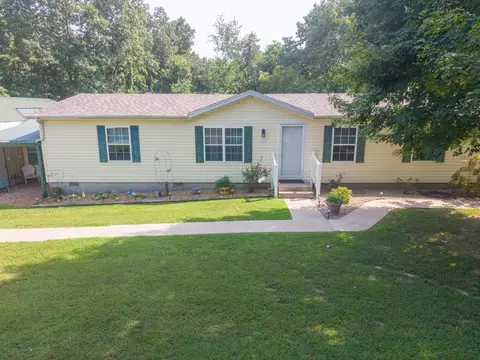 572 Gerrish Rd, Patoka, IL 62875