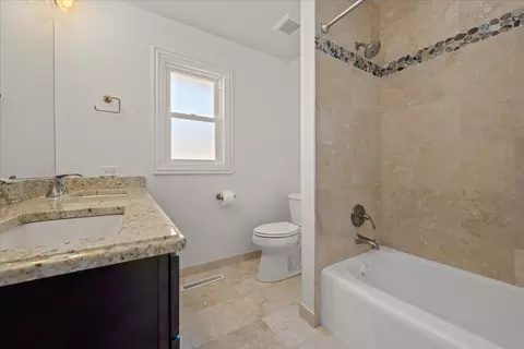 Bath - 803 Pine St, Deerfield, IL 60015 photo 3 of 3