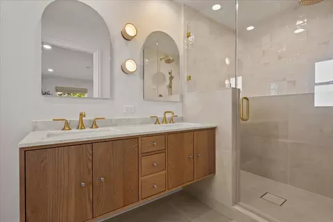 Bath - 803 Pine St, Deerfield, IL 60015 photo 2 of 3
