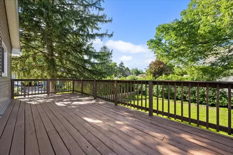 Exterior - 803 Pine St, Deerfield, IL 60015 photo 3 of 6