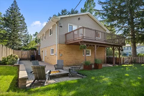 Exterior - 803 Pine St, Deerfield, IL 60015 photo 4 of 6