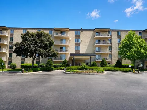 110 W Butterfield Rd #402S, Elmhurst, IL 60126