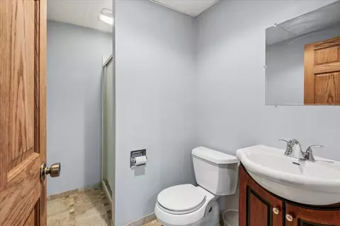 Bath - 6008 Tomlinson Dr, Mchenry, IL 60050 photo 4 of 4
