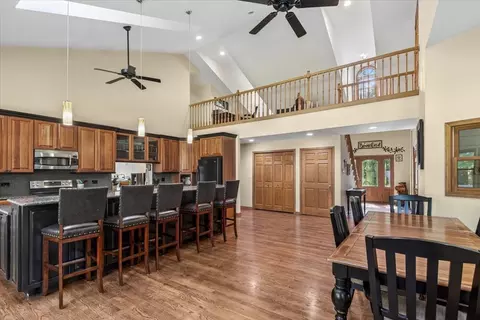 Entry Way - 6008 Tomlinson Dr, Mchenry, IL 60050 photo 2 of 4