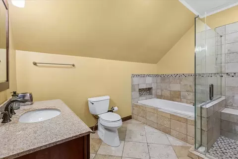 Bath - 6008 Tomlinson Dr, Mchenry, IL 60050 photo 3 of 4