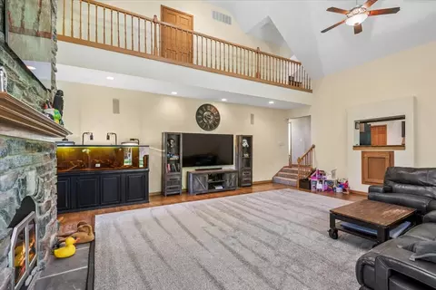Living - 6008 Tomlinson Dr, Mchenry, IL 60050 photo 2 of 2
