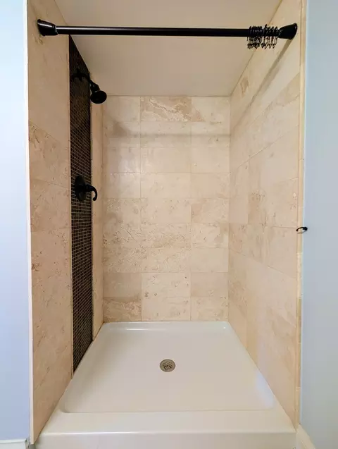 Bath - 16 W751 90th St, Willowbrook, IL 60527 photo 2 of 5