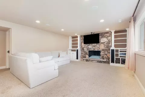 Living - 16 W751 90th St, Willowbrook, IL 60527 photo 3 of 4