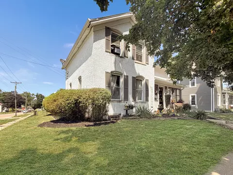 428 W Chestnut St, Freeport, IL 61032