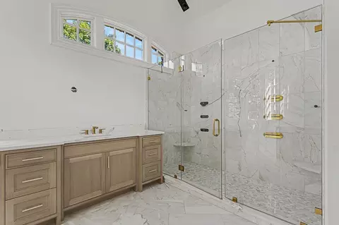 Bath - 80 Ashton Dr, Burr Ridge, IL 60527 photo 2 of 5