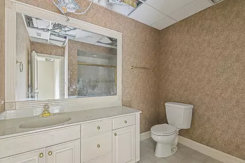 Bath - 80 Ashton Dr, Burr Ridge, IL 60527 photo 4 of 5