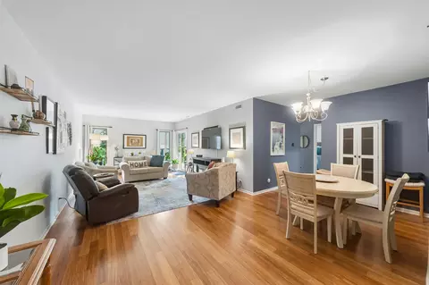 1214 Gulfstream Pkwy #19B, Libertyville, IL 60048