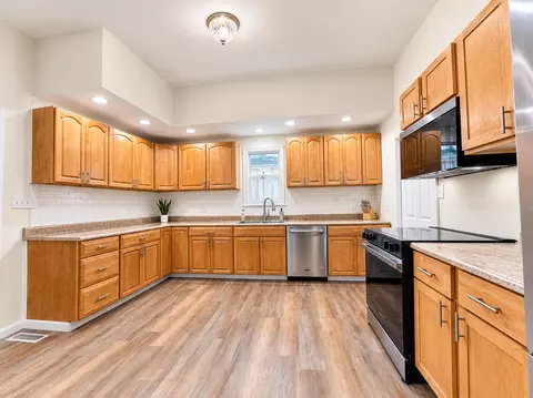 Kitchen - 201 Mc Kinley St, Georgetown, IL 61846 photo 2 of 4