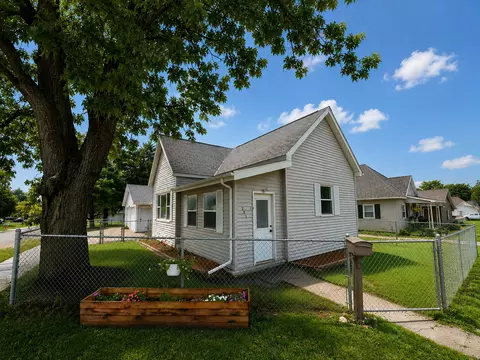 Exterior - 201 Mc Kinley St, Georgetown, IL 61846 photo 2 of 6