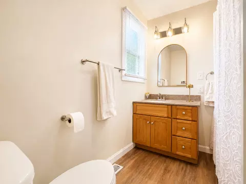Bath - 201 Mc Kinley St, Georgetown, IL 61846 photo 1 of 1