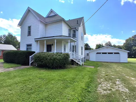 305 Hodgson St, La Fayette, IL 61449