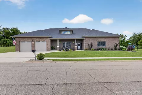 1210 Stonegate Dr, Marengo, IL 60152
