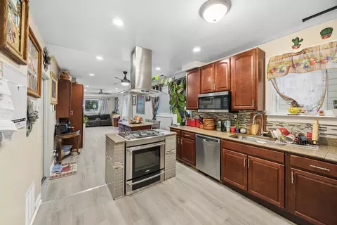 Kitchen - 4522 Lawndale Ave, Lyons, IL 60534 photo 4 of 5