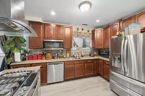 Kitchen - 4522 Lawndale Ave, Lyons, IL 60534 photo 3 of 5