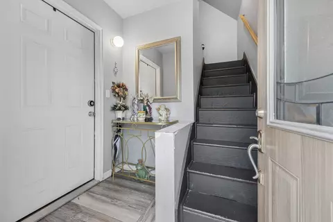Entry Way - 4522 Lawndale Ave, Lyons, IL 60534 photo 1 of 2