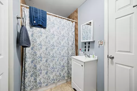 Bath - 4522 Lawndale Ave, Lyons, IL 60534 photo 2 of 2