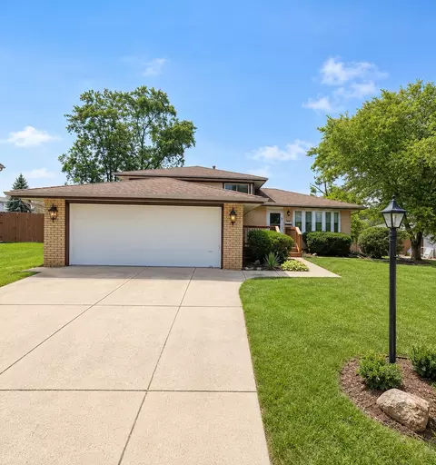 8808 S 85th Ct, Hickory Hills, IL 60457