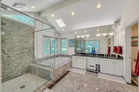 Bath - 68 Graymoor Ln, Olympia Fields, IL 60461 photo 1 of 5