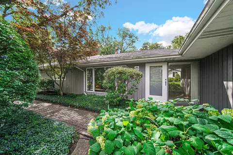 Exterior - 68 Graymoor Ln, Olympia Fields, IL 60461 photo 6 of 7