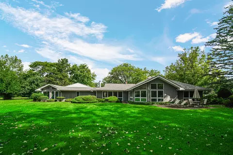 Exterior - 68 Graymoor Ln, Olympia Fields, IL 60461 photo 3 of 7