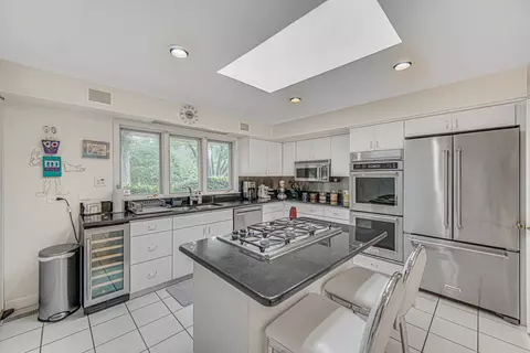 Kitchen - 68 Graymoor Ln, Olympia Fields, IL 60461 photo 3 of 4