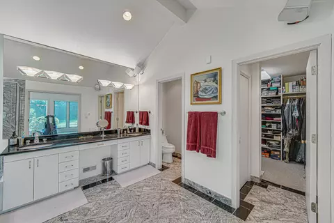 Bath - 68 Graymoor Ln, Olympia Fields, IL 60461 photo 2 of 5