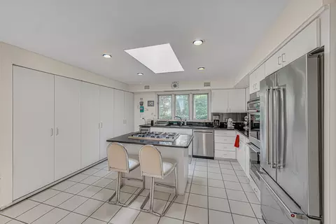 Kitchen - 68 Graymoor Ln, Olympia Fields, IL 60461 photo 2 of 4