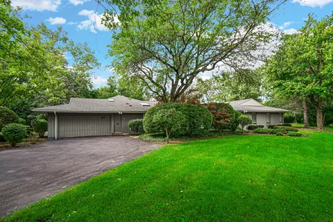 Exterior - 68 Graymoor Ln, Olympia Fields, IL 60461 photo 4 of 7