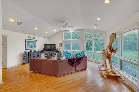 Living - 68 Graymoor Ln, Olympia Fields, IL 60461 photo 2 of 5