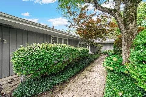 Exterior - 68 Graymoor Ln, Olympia Fields, IL 60461 photo 5 of 7