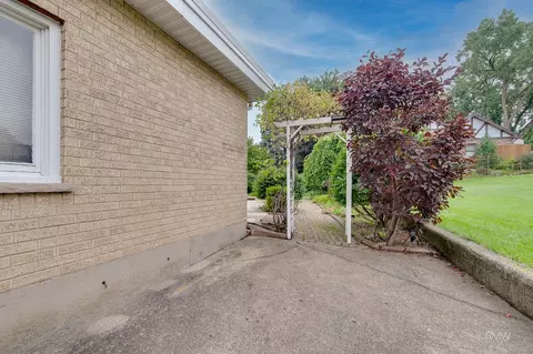 Exterior - 21 W310 Tee Ln, Itasca, IL 60143 photo 3 of 7